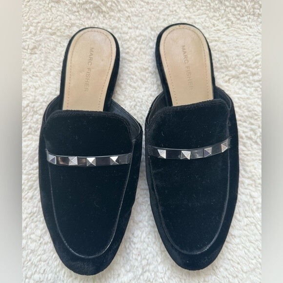 Marc Fisher Women’s Black Velvet Studded Wishing Mule Slide Slippers Flats 8 - Picture 2 of 7